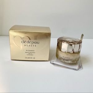 Clé de Peau Beauté The Foundation I10